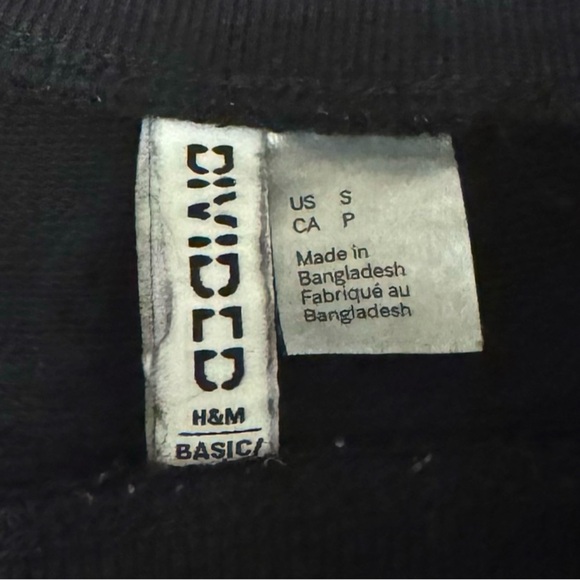 Divided By H&M Women’s Medium Smile Sweatshirt. Very gently used. - Picture 6 of 7